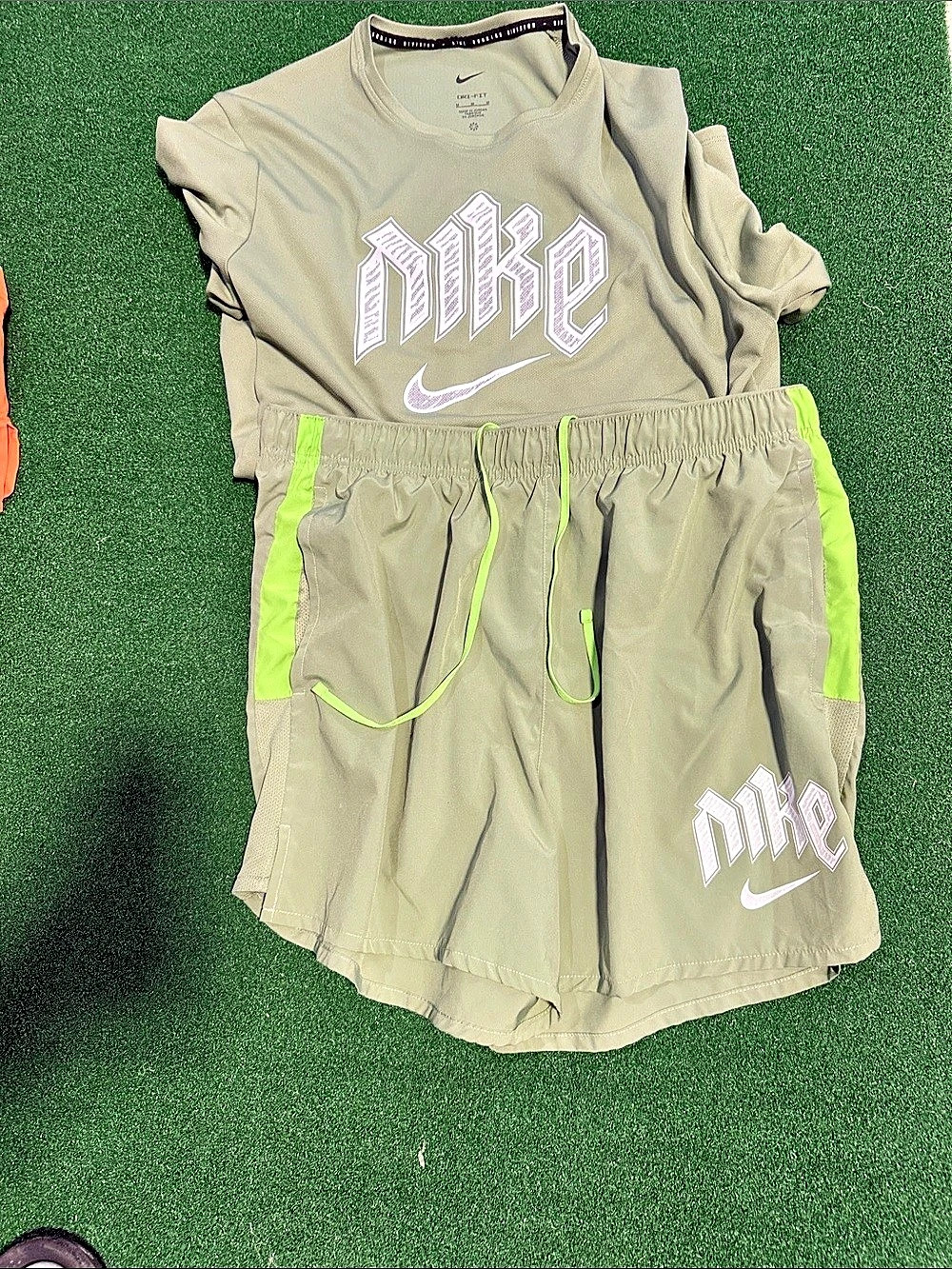 Nike Dri-FIT Running Division Athletic Set Green Size Medium